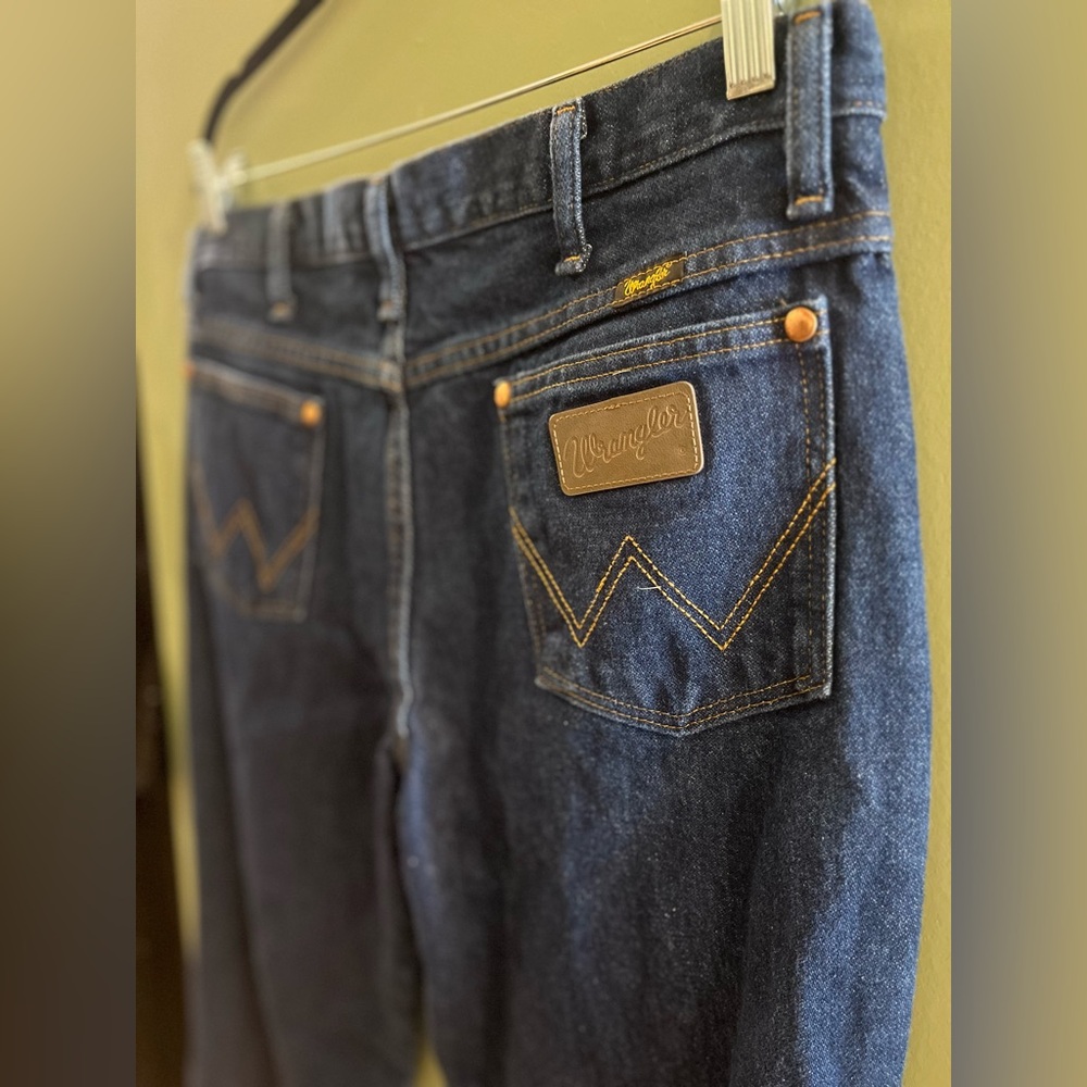 Dark Wash Wrangler Jeans, 35/large/xl